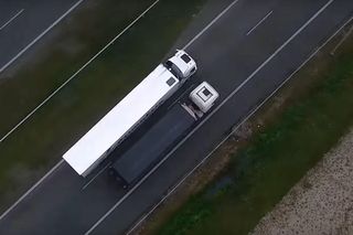 Policjanci obserwowali z drona kierowców ciężarówek na S5 w Kujawsko-Pomorskiem. Jest nagranie [WIDEO]