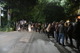 Wybory parlamentarne 2023. Problemy w krakowskim lokalu wyborczym. Dowożone są karty i urny