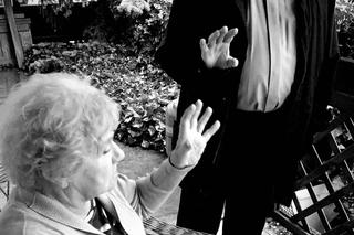 Zmarł Maciej Damięcki. Alicja Ostolska żegna serialowego wujka, księdza z M jak miłość