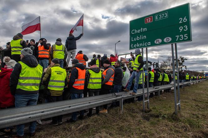 Strajk rolników. Ciągniki blokują drogi w całej Polsce. Gigantyczne utrudnienia