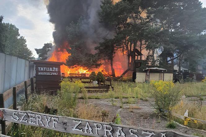 Pożar w Gdańsku. Zapłonęły pozostałości po ranczu przy deptaku