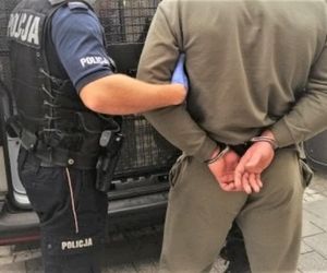 Małopolscy policjanci zatrzymali 45-latka poszukiwanego za pobicie. Trafił do więzienia