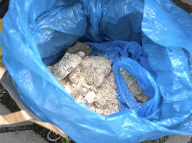 Zrobił z samochodu mobilny magazyn. Policjanci znaleźli łącznie 24 kg narkotyków
