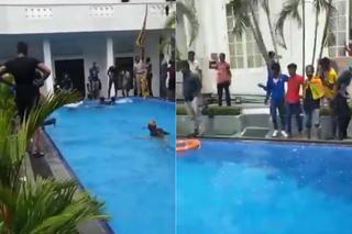 Demonstranci przejęli willę prezydenta! Szaleli w basenie. Rewolucja na Sri Lance