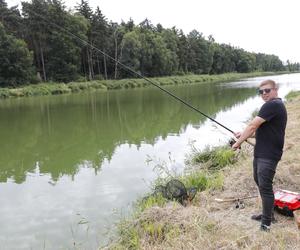 Grube Ryby - zawody wędkarskie artystów. Kto złowił największą rybę?