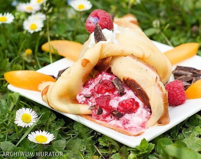 Naleśniki z malinami