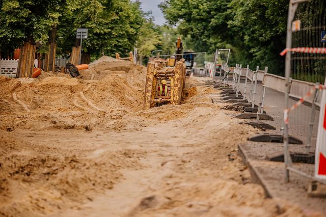 Kolejny etap przebudowy ul. Krakowskiej. Czym zajmują się drogowcy? [ZDJĘCIA]