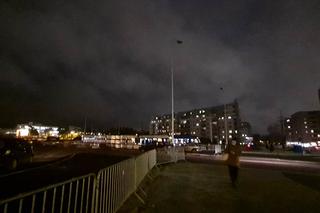 Egipskie ciemności w Krowodrzej Górce. Mieszkańcy muszą oświetlać sobie drogę telefonami