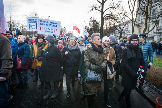 POWSTRZYMAJMY TYCH SZALEŃCÓW