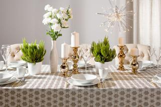 Nowoczesna dekoracja świątecznego stołu