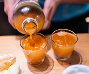 Ten napój pomoże pozbyć się pasożytów z jelit. Wystarczy pić przez kilka dni