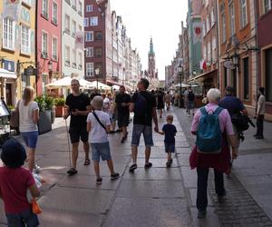 Tłumy turystów w Gdańsku. Ulice pękają w szwach