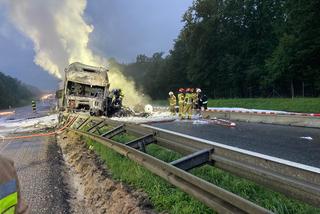 Mężczyzna spłonął w samochodzie na A4 w kierunku Opola! Droga całkowicie zablokowana [ZDJĘCIA]