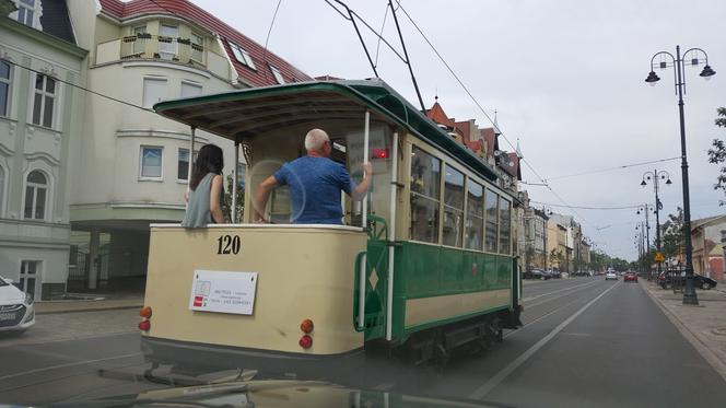 Zabytkowym tramwajem przez miasto