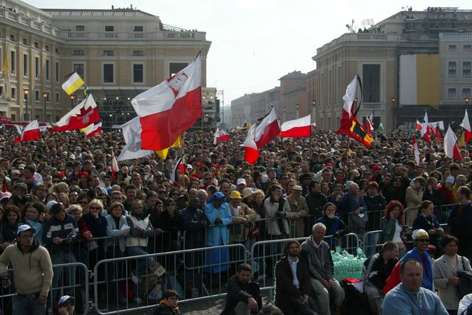 Tak wyglądał pogrzeb Jana Pawła II w Watykanie