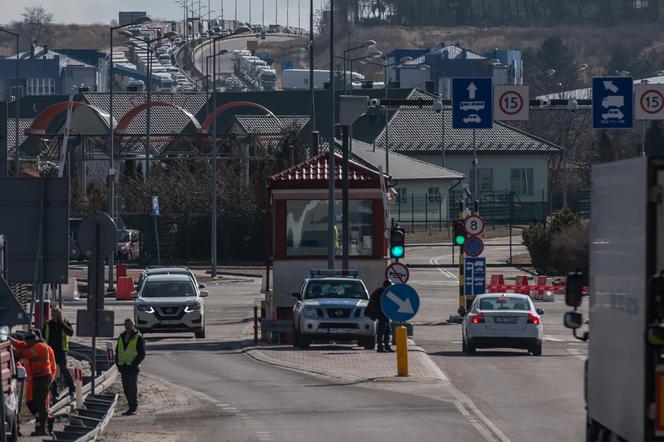 Powstały punkty recepcyjne dla uchodźców przy granicy polsko-ukraińskiej [LISTA]