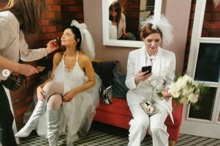 Papiery na szczęścia na planie. Marta (Adriana Kalska), Renia (Urszula Grabowska)