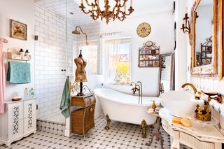 Łazienka w stylu retro. Powrót do przeszłości z odrobiną nowoczesności