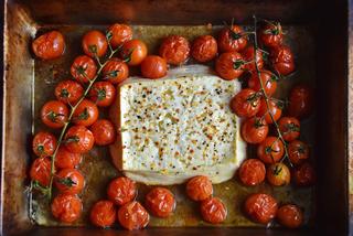 Makaron z pieczoną fetą i pomidorkami: hitowy przepis z TikToka na Feta Pasta