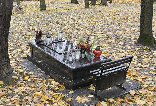 Generał Czesław Kiszczak ma skromny grób