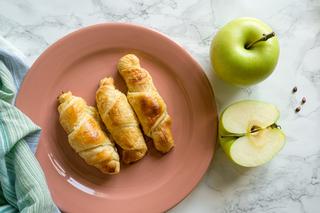 Rogaliki z jabłkami: prosty przepis na półkruche rogaliki