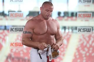 Mariusz Pudzianowski ZAROBKI: Ile zarabia Pudzian w KSW? Wiemy, ile dostał za walkę w Bombardierem!