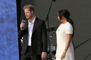 Książę Harry sam w Wielkiej Brytanii! Ta decyzja księcia Williama to cios. Król Karol III ma raka