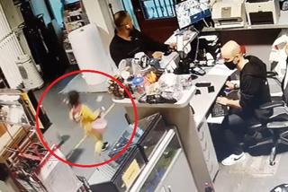 Policja wciąż szuka małego Pikachu, który UKRADŁ ze sklepu muzycznego ukulele. Pokemon nie działał sam! [FOTO] 