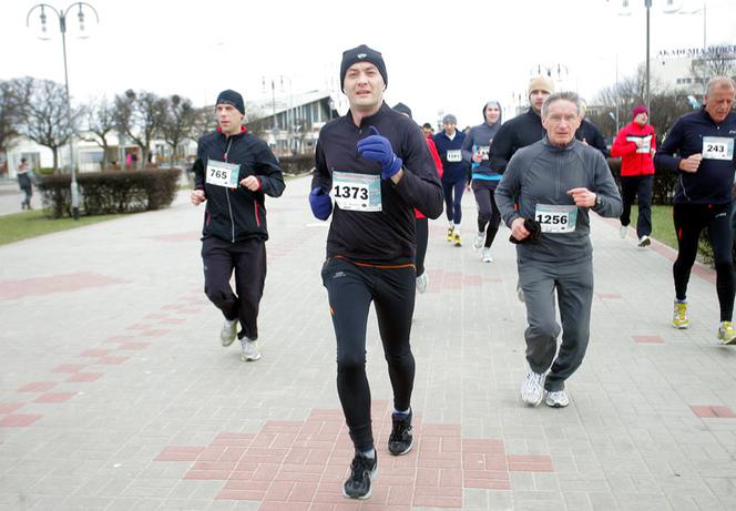 Poseł Robert Biedroń ukończył 10-kilometrowy bieg