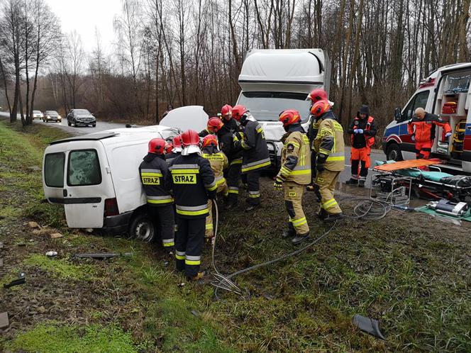 Zderzenie dostawczaka z osobówką na ul. Toruńskiej w Bydgoszczy! [ZDJĘCIA]