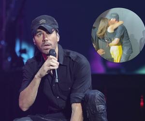 Enrique Iglesias migdalił się z fanką. Fani nie zostawili na nim suchej nitki