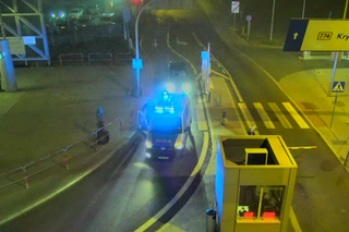 Kraków: Policjanci eskortowali rodzącą kobietę do szpitala [WIDEO]