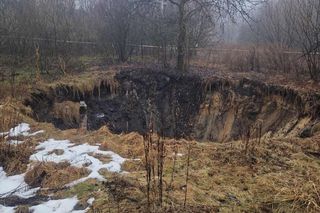 W Małopolsce zapadła się ziemia. Ogromne zapadlisko znajduje się w pobliżu domów