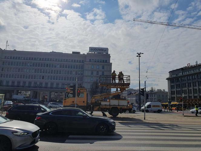 Zerwana trakcja na Al. Jerozolimskich! Tramwaje nie jeżdżą