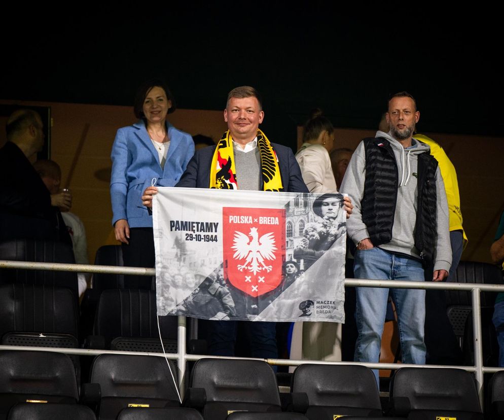 Wielki hołd w Bredzie w kierunku Polski. Specjalne podziękowanie na trybunach