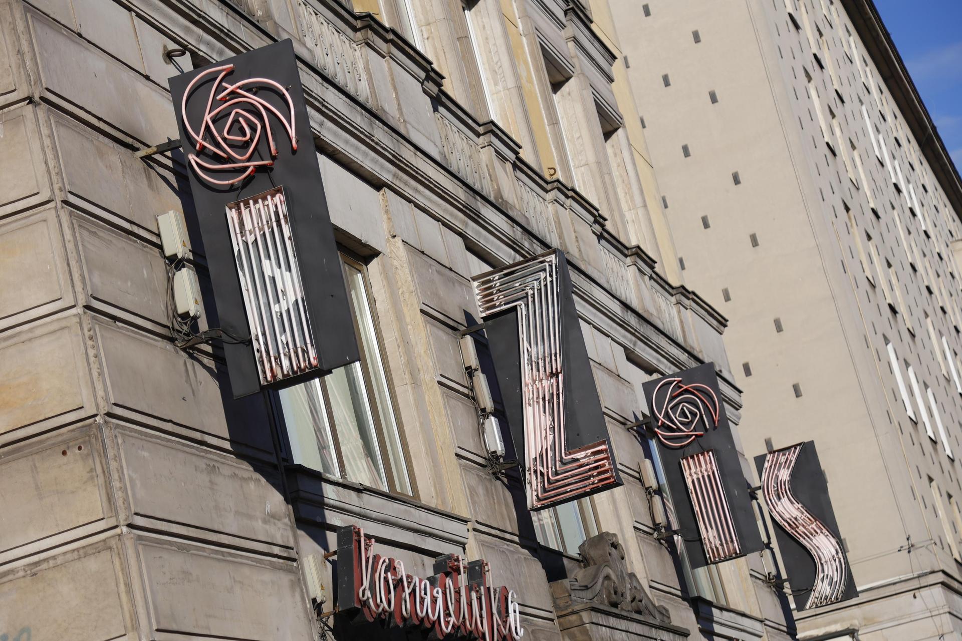 Warszawskie neony z PRL-u - zobacz zdjęcia iluminacji i sprawdź, gdzie je znaleźć