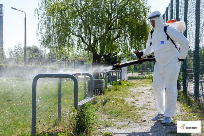 Bełchatów: Dezynfekcja obiektów sportowych. Siłownie, boiska wszysto spryskano dezynfekatorem 