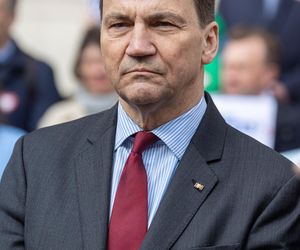 Tak naprawdę mieszka Radosław Sikorski z żoną. Sąsiedzi mówią o nich jedno