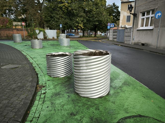 Zrywają asfalt na Wałowej