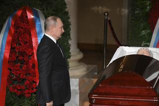 Pogrzeb Władimira Żyrinowskiego. Putin nad otwartą trumną [ZDJĘCIA]