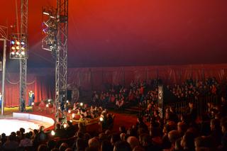 Motocyklowy show w cyrku