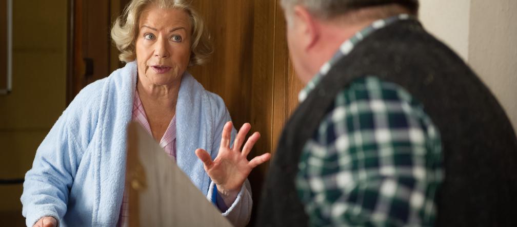 Na Wspólnej odcinek 2460, Maria (Bożena Dykiel), Włodek (Mieczysław Hryniewicz)