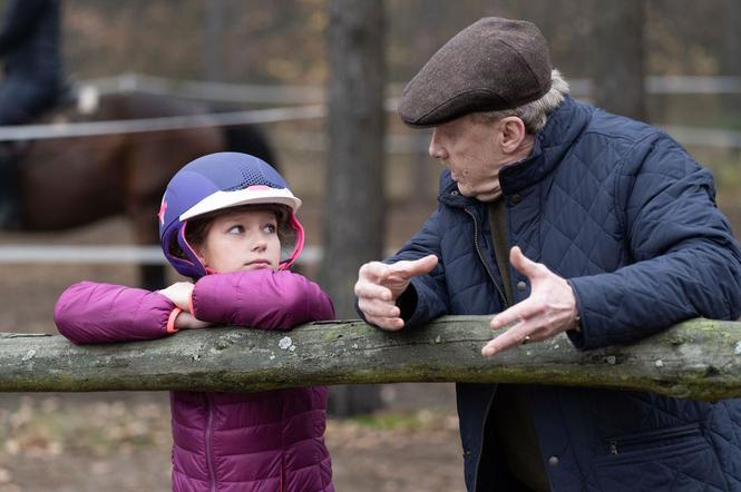 Na dobre i na złe, odcinek 727. Cezary Wilczewski (Daniel Olbrychski), Matylda (Amelia Czaja)