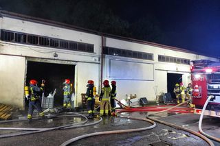 Pożar w Olsztynie. Akcja 40 strażaków w magazynie przy ul. Metalowej.