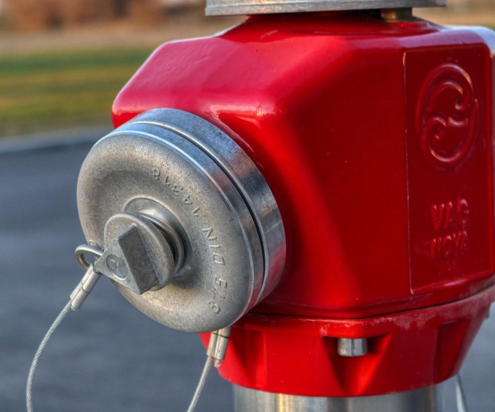 Zuchwała kradzież w Dywitach. Ktoś nielegalnie pobrał ogromne ilości wody z hydrantu