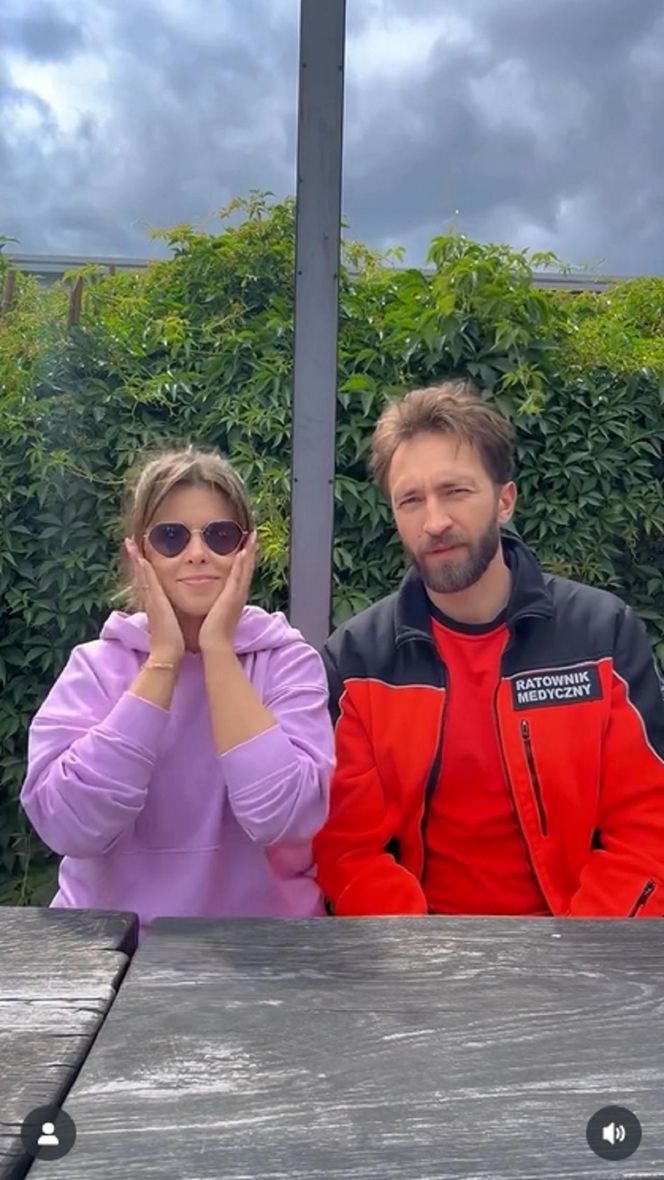 Na sygnale na planie. Piotrek (Dariusz Wieteska), Martyna (Monika Mazur)