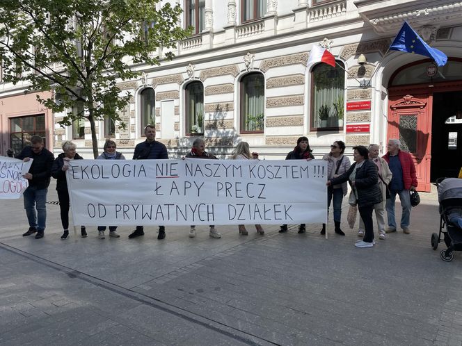 Wielki protest pod urzędem miasta w Łodzi. "Broń lasów Lublinka"