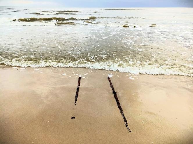 Tory donikąd? Plaża w Helu odkryła skrywane tajemnice