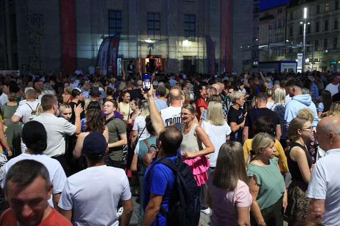 Potańcówka przed Teatrem Śląskim w Katowicach (09.08)