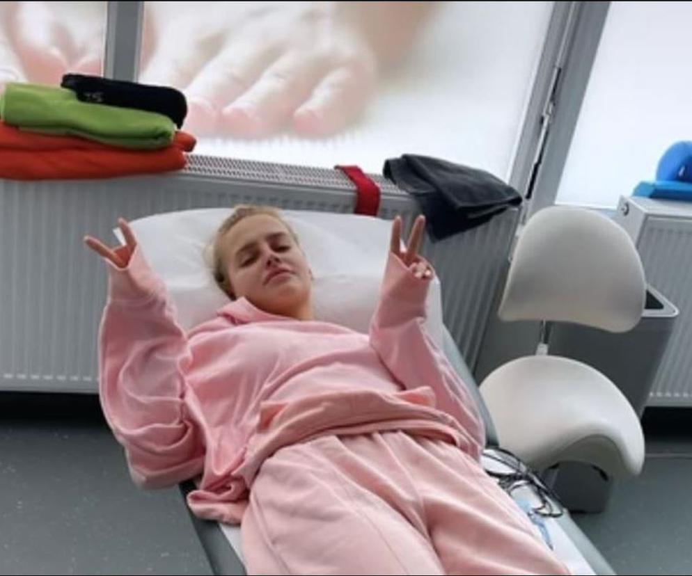 Karolina Pisarek w szpitalu. Modelka nie jest w stanie sama chodzić 